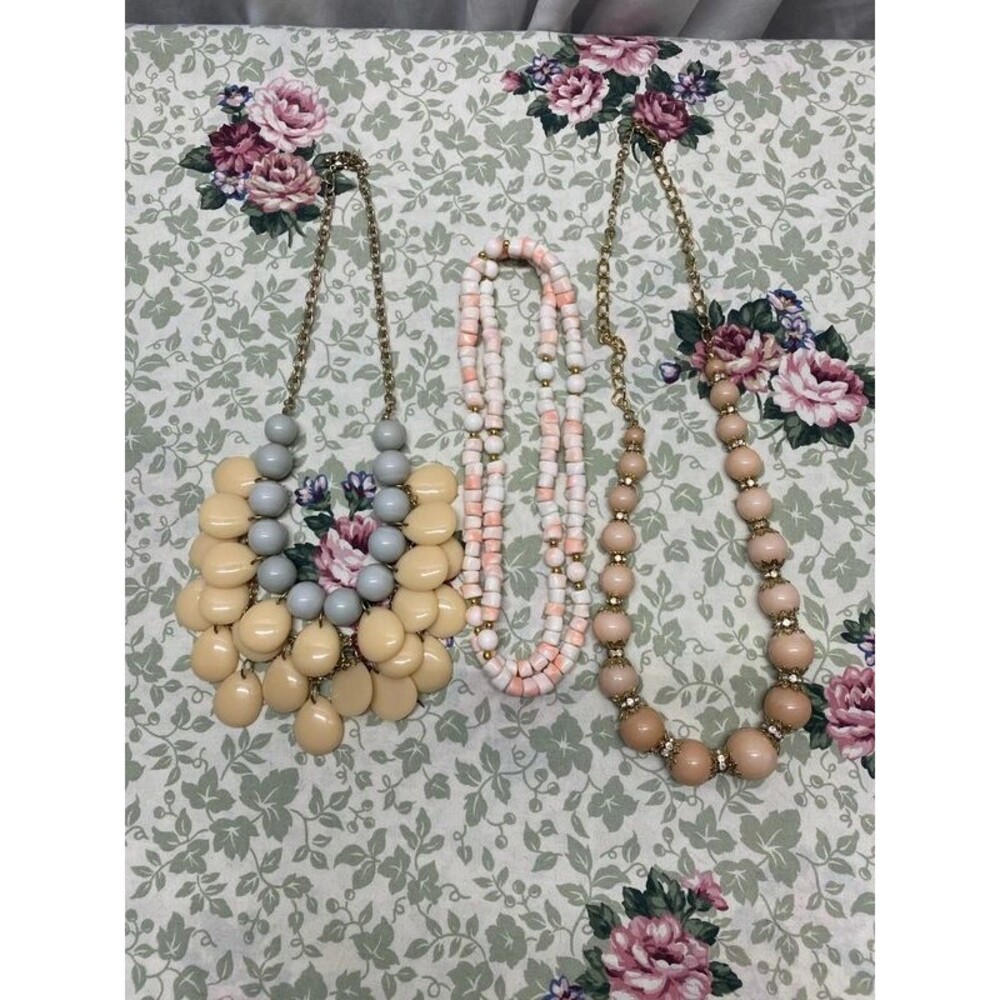 Vintage Costume Jewelry Lot 3pc Statement Necklaces Pastel Cream Boho Stack